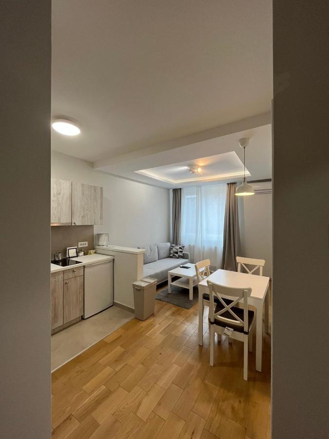 Black & White Apartment Subotica Buitenkant foto