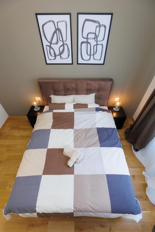 Black & White Apartment Subotica Buitenkant foto
