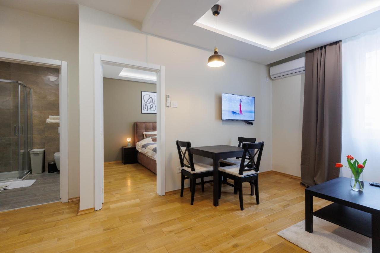 Black & White Apartment Subotica Buitenkant foto