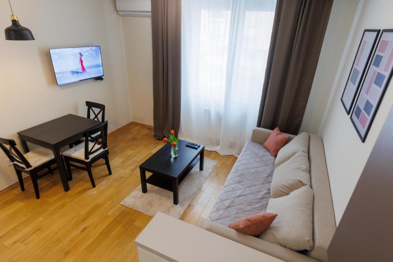 Black & White Apartment Subotica Buitenkant foto